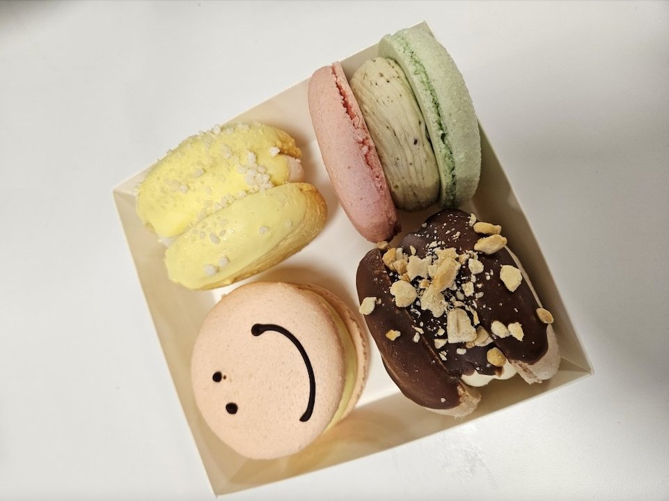 Macarons Box 2- Box of 4 - Oonnie - Bakenary Pastries